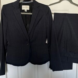 Banana Republic professional suite. Jacket 8. Pants 4. Excellent condition.